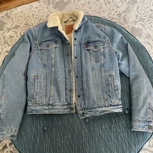 Levi’s fleece lined cropped Jean jacket